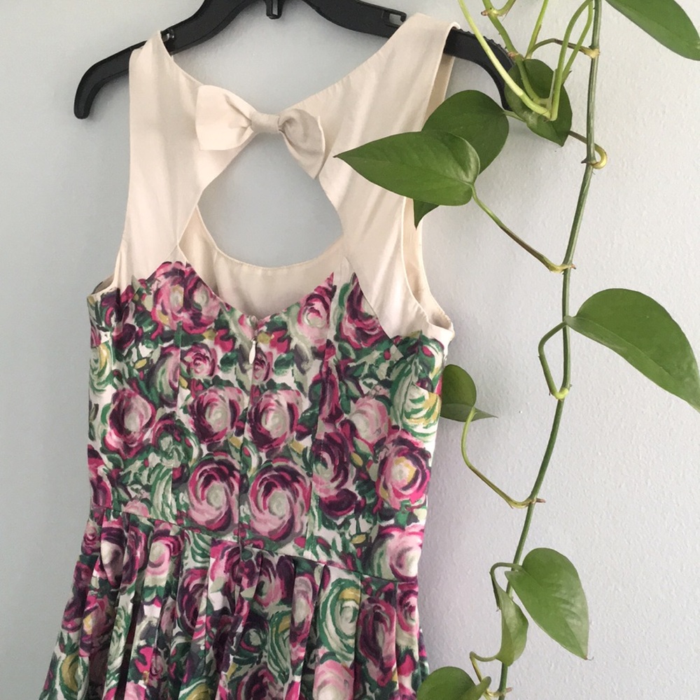 Sleeveless floral dress